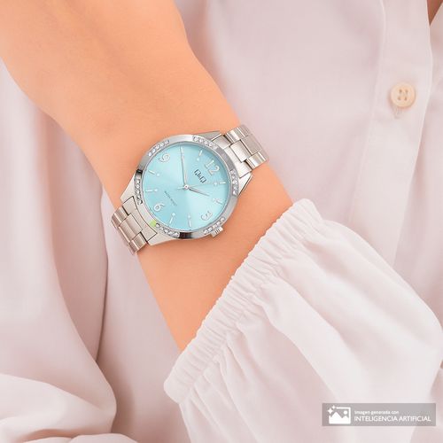 Reloj Q&Q análogo metálico color plateado para mujer