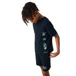 104970296-Camiseta-azul-con-estampado-para-niño