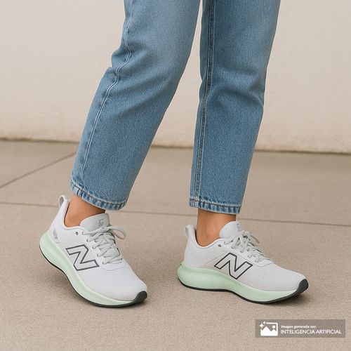 Zapato New Balance 460 v4 deportivo running color blanco para mujer