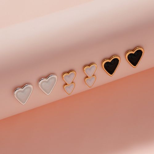 Set de aretes de corazón dorados para mujer