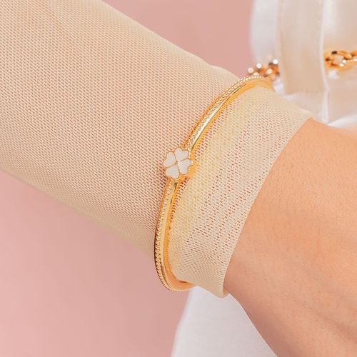 Brazalete rígido de trébol dorado para mujer