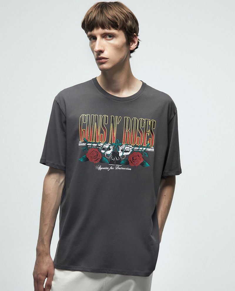 Estudio Disparo Joven Hombre Rebelde Guapo Sin Camisa Sobre Fondo — Foto de  stock #394715348 © amazingmikael, image size:800x992