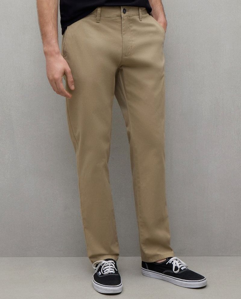 105000256-Pantalon-chino-Easy-Wear-straight-fit-beige-solido-para-hombre