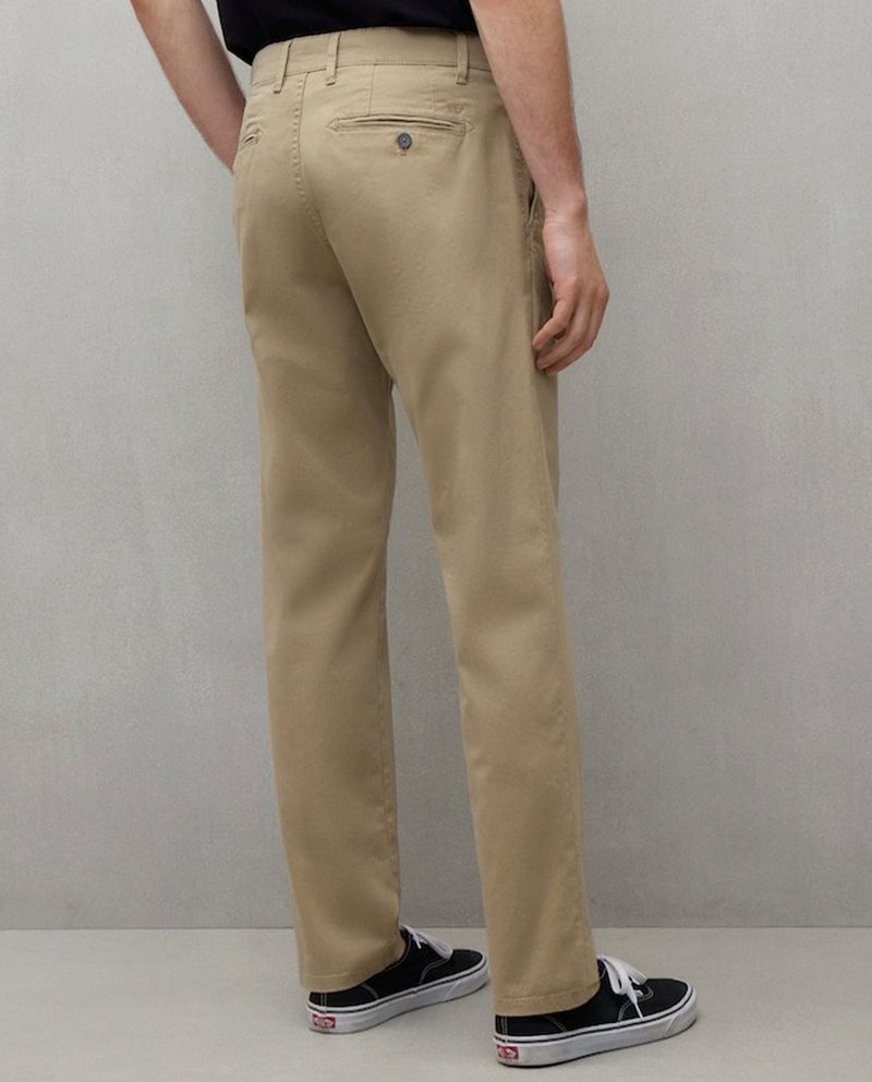 105000256-Pantalon-chino-Easy-Wear-straight-fit-beige-solido-para-hombre