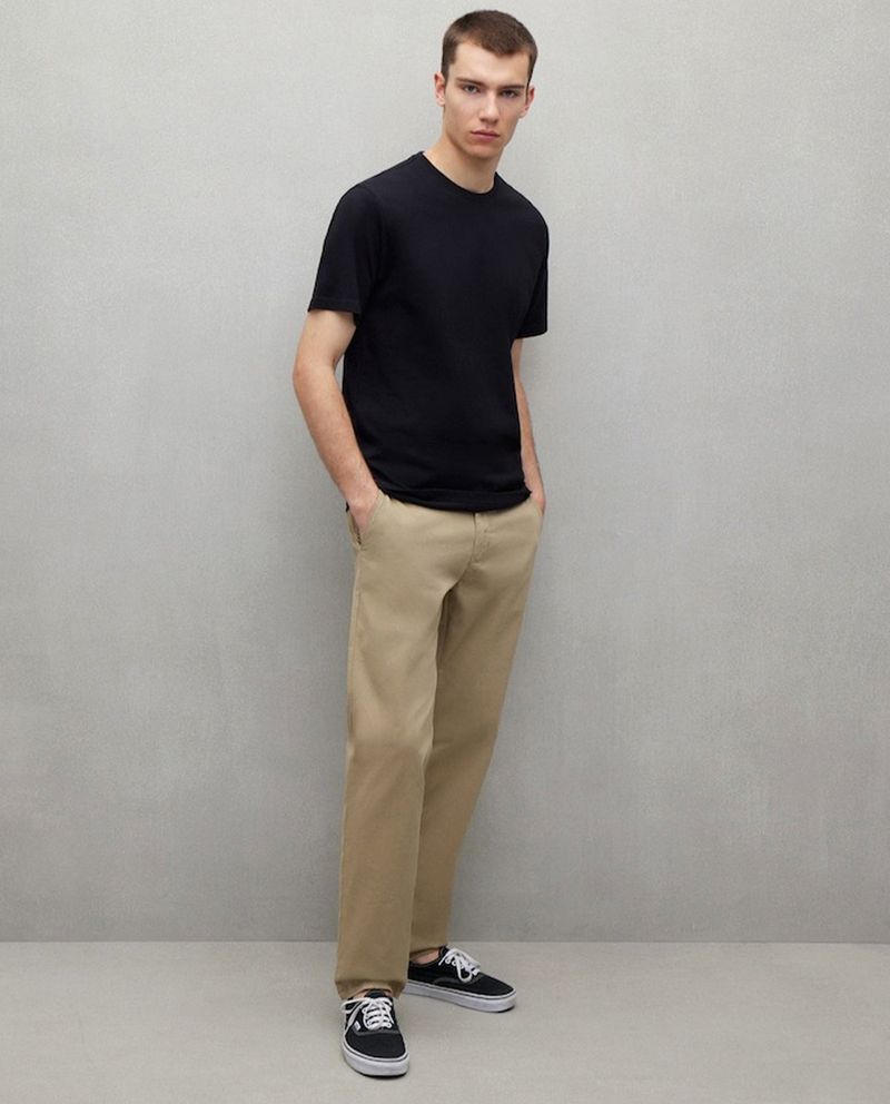 105000256-Pantalon-chino-Easy-Wear-straight-fit-beige-solido-para-hombre