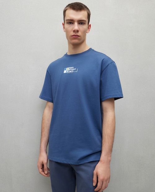 Camiseta Easy Wear relaxed fit azul con estampado "Rides without Limits" para hombre