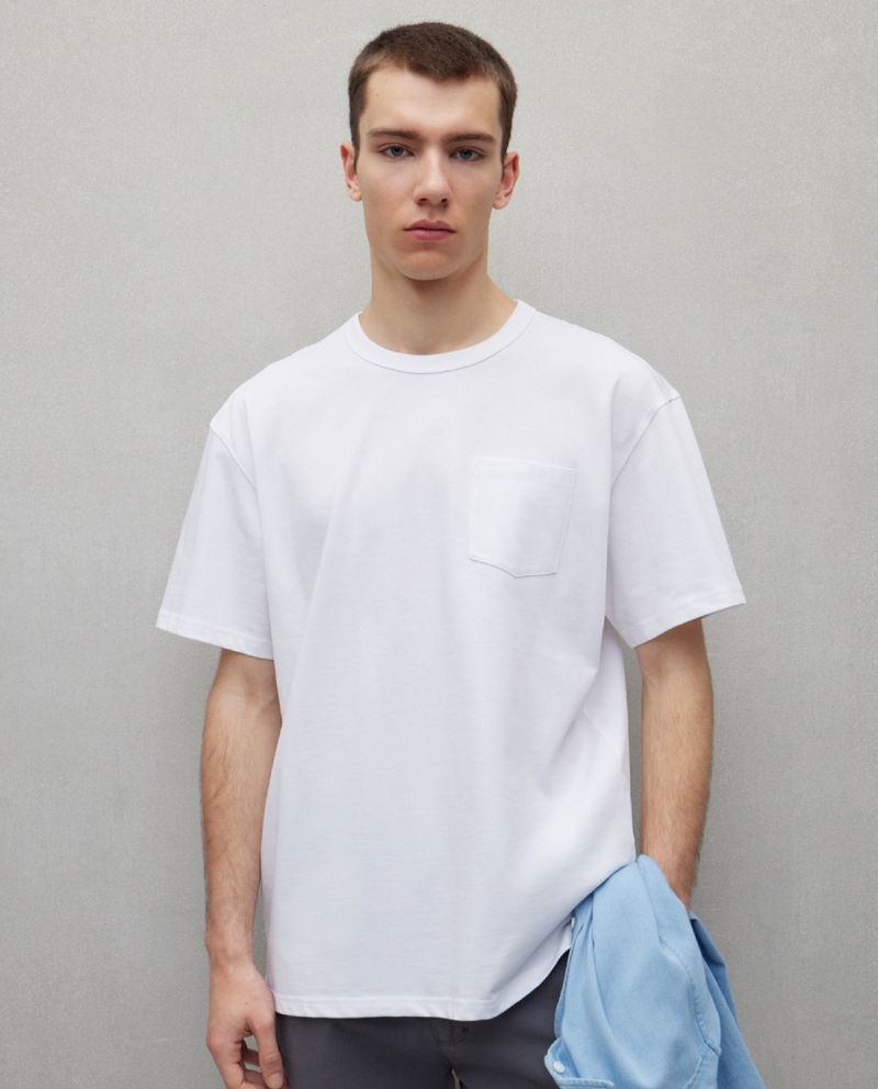 105000280-Camiseta-Easy-Wear-relaxed-fit-blanca-solida-para-hombre