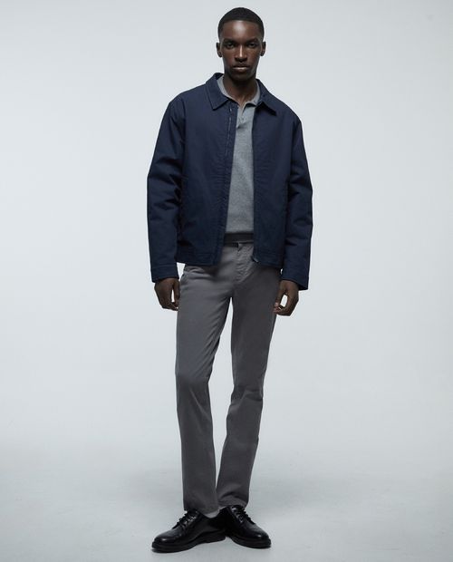 Pantalón casual Sfera slim fit gris sólido para hombre