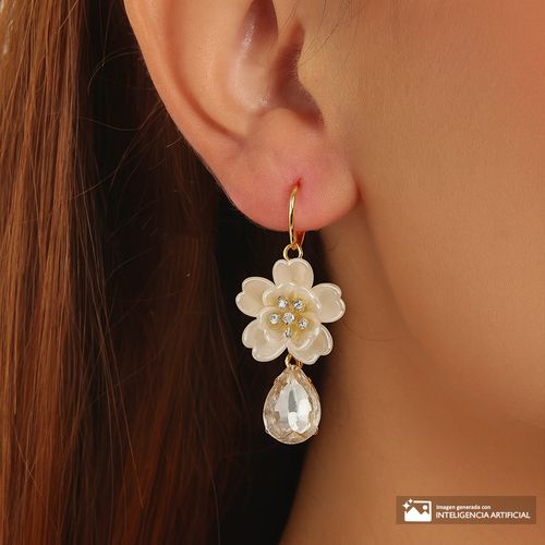 Aretes largos metálicos dorados para mujer