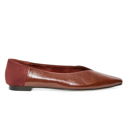 Zapato casual Sfera color café para mujer