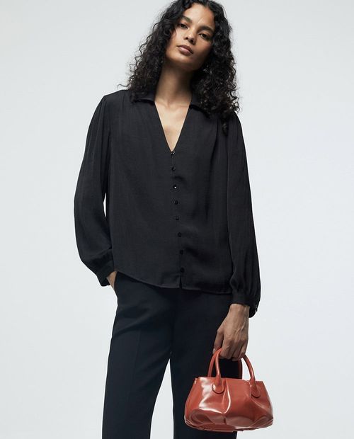 Blusa Sfera camisera negra manga larga para mujer