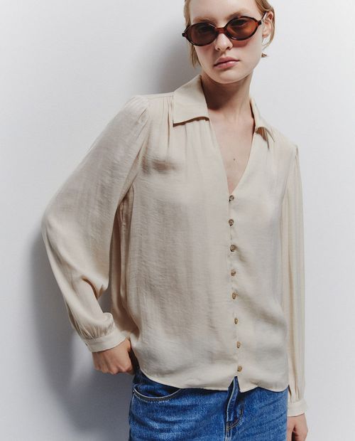 Blusa Sfera camisera beige manga larga para mujer
