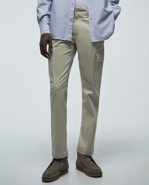 Pantalón cargo Sfera regular fit beige sólido para hombre