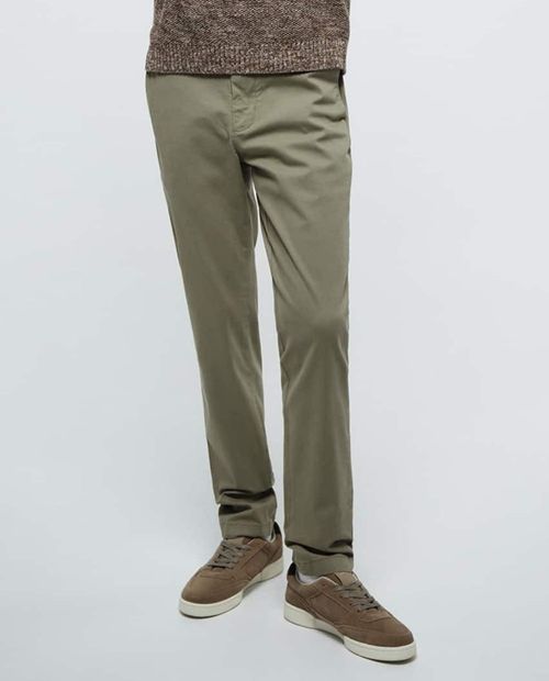 Pantalón chino Sfera slim fit khaki sólido para hombre