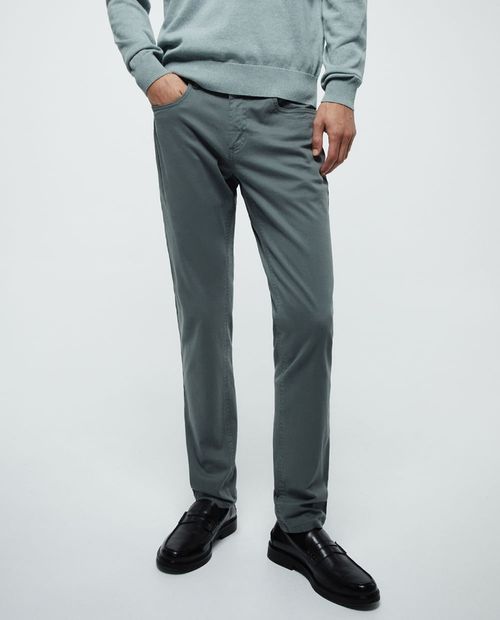 Pantalón casual Sfera slim fit verde sage sólido para hombre