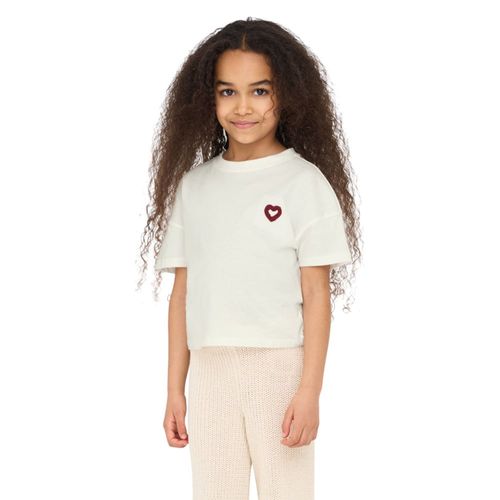 Blusa blanca con bordado para niña