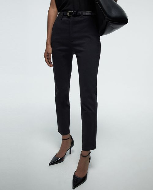 Pantalón Sfera chino negro de cintura media para mujer