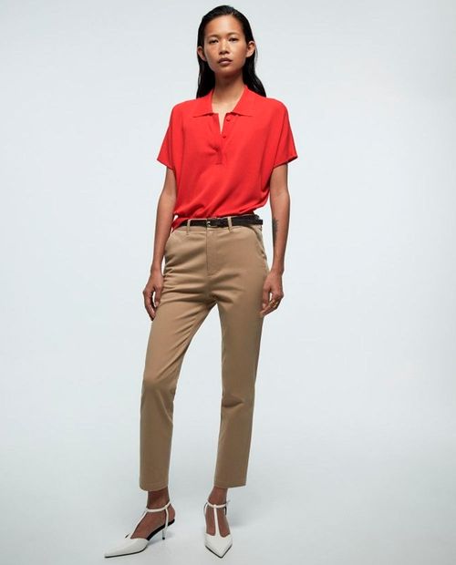 Pantalón Sfera chino café de cintura media para mujer