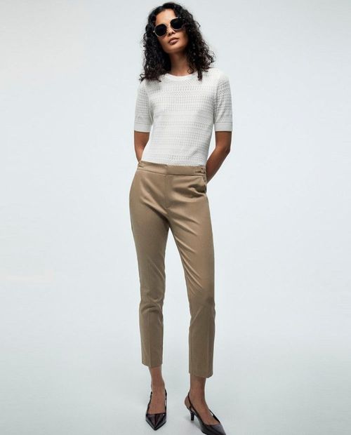 Pantalón Sfera chino beige de cintura media para mujer