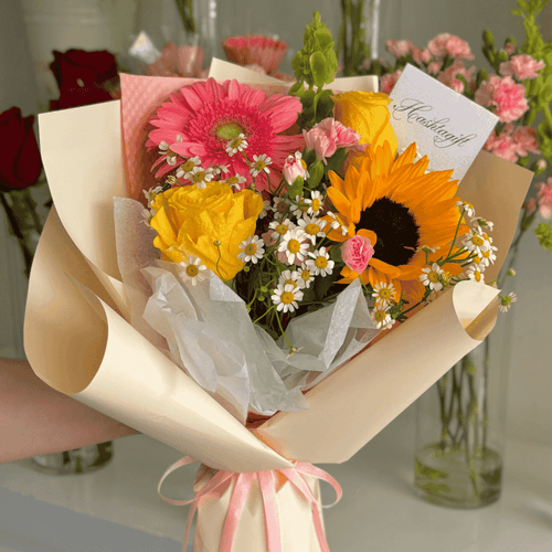 Amarillas rosa y gerbera