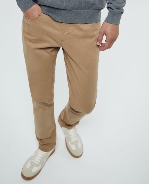 Pantalón casual Sfera slim fit beige sólido para hombre
