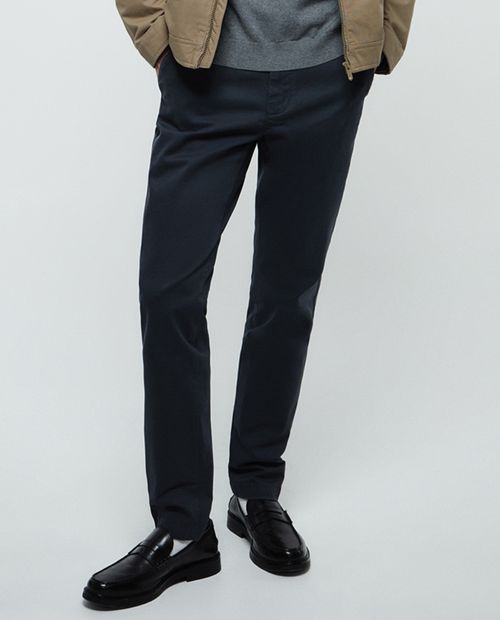 Pantalón chino Sfera slim fit gris oscuro sólido para hombre