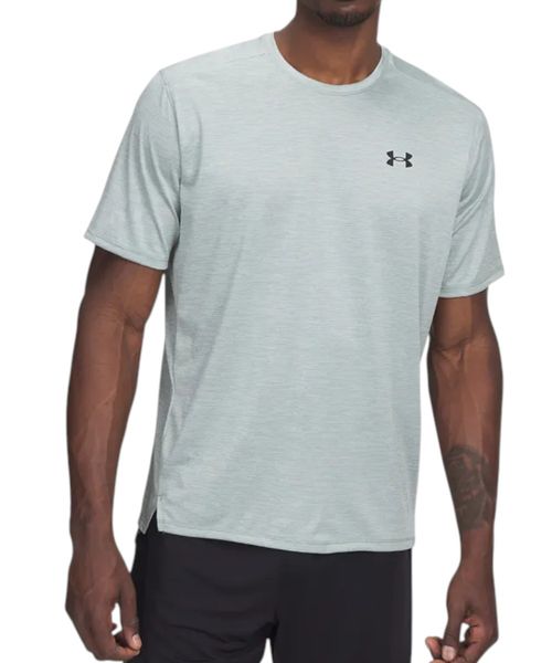 Camiseta deportiva Under Armour negra sólida para hombre