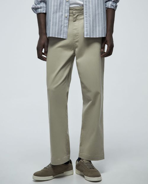 Pantalón chino Sfera regular fit beige sólido para hombre