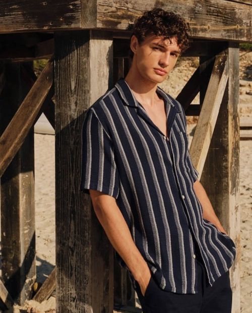 Camisa casual Sfera azul texturizada con rayas para hombre