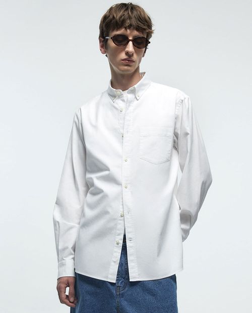 Camisa casual Sfera regular fit blanca sólida para hombre