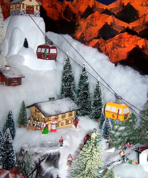 Set de escena navideña montaña y cabaña con luz y música 22.5 x 19.5 x 20 cm/ 32.5 x 31.5 x 53 cm