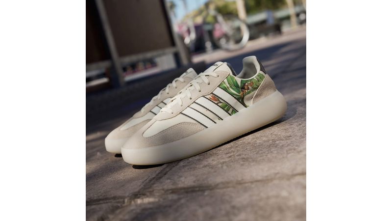 Zapato Adidas Barreda casual color beige para mujer