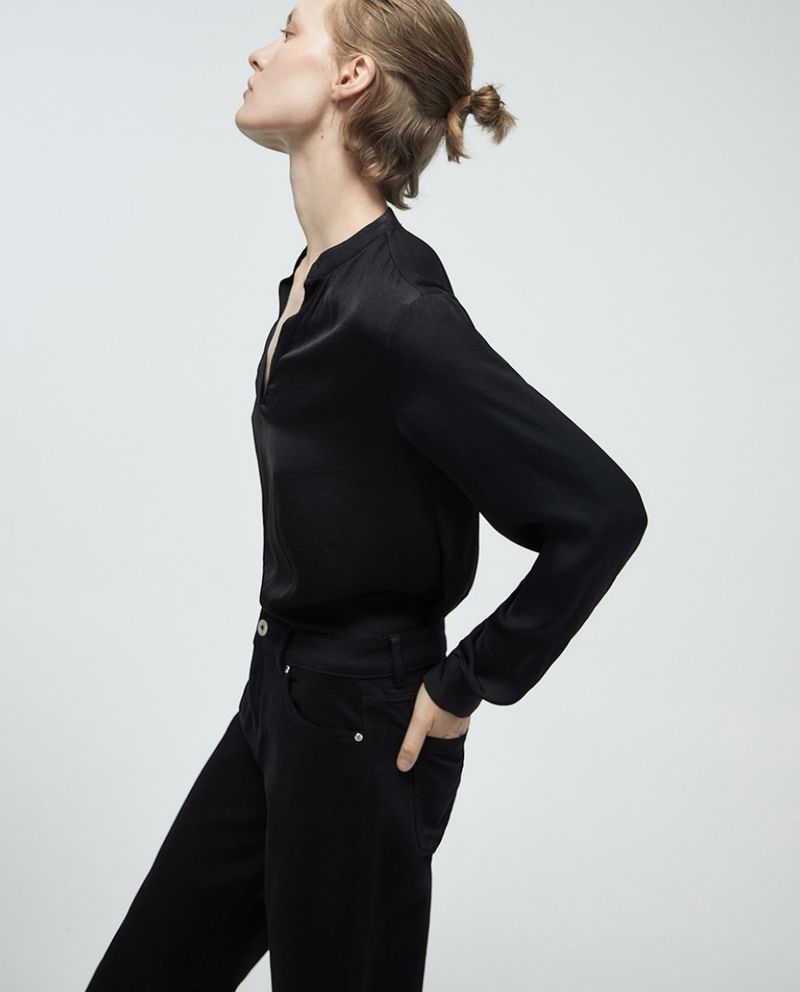 105021513-Blusa Sfera casual negra de manga larga para mujer