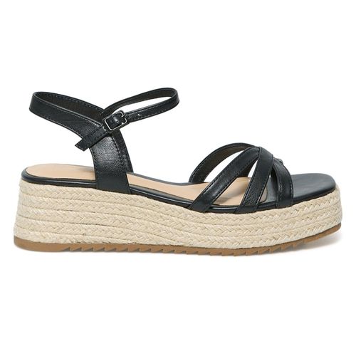 Sandalia casual Sfera color negro para mujer