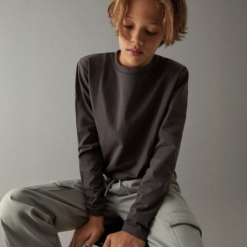 Camiseta negra sólida para niño