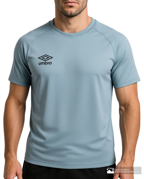 Camiseta deportiva Umbro celeste estampada para hombre