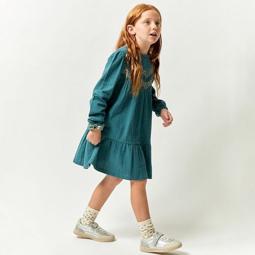 Vestido azul con bordado para niña