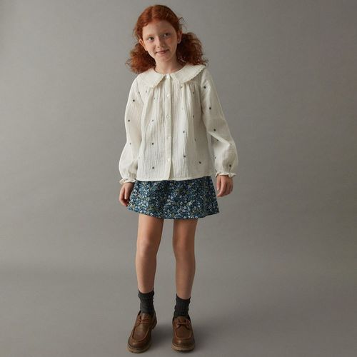 Blusa blanca con bordado floral para niña