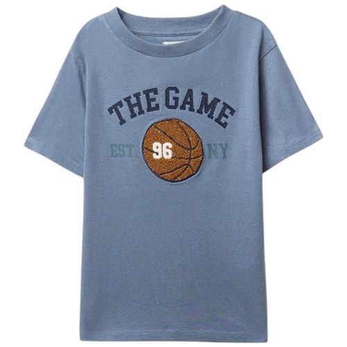 Camiseta azul con estampado de baloncesto para niño