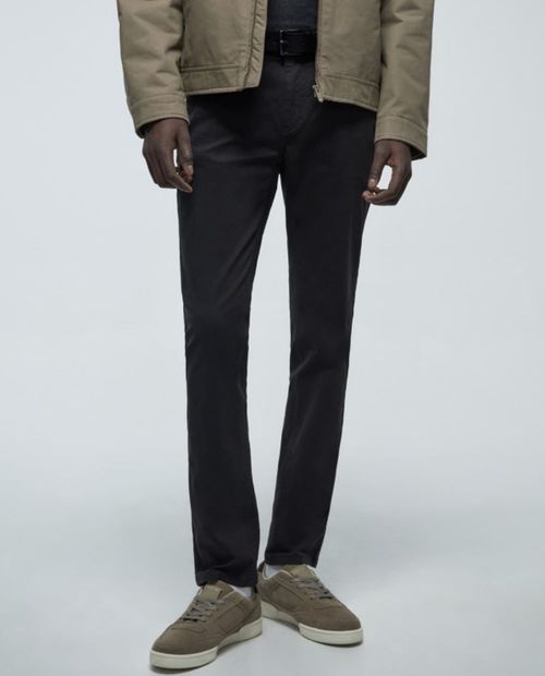 Pantalón Sfera slim fit negro sólido para hombre