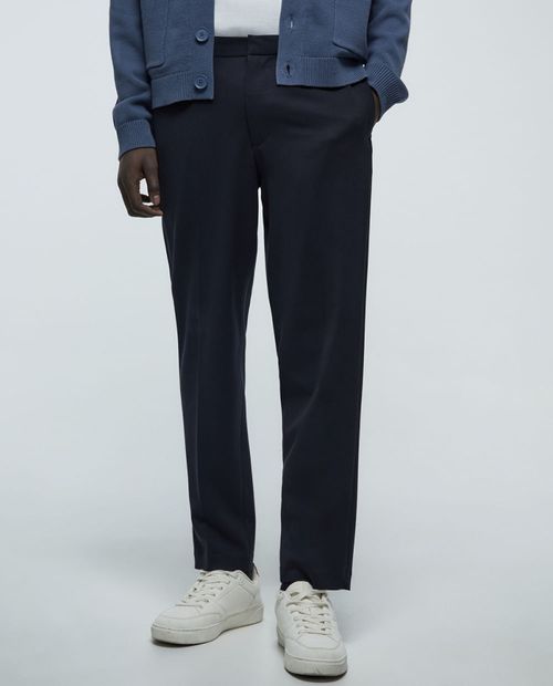 Pantalón Sfera straight fit negro sólido para hombre