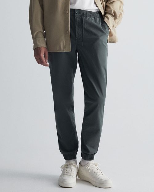Jogger Sfera regular fit verde olivo sólido para hombre