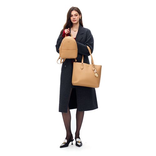 Dúo de cartera tote y mochila H&Co color café para mujer