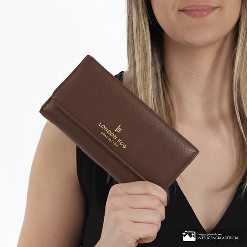 Billeteras Flap London Fog color café para mujer