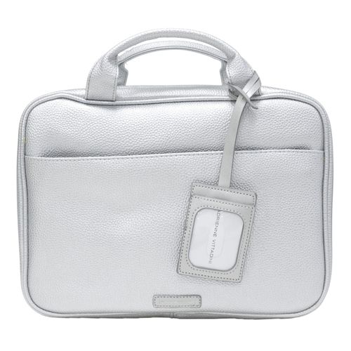 Cosmetiquera Adrienne Vittadini color plateado para mujer