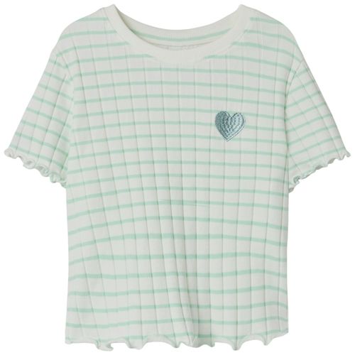 Camiseta verde con diseño a cuadros para niña