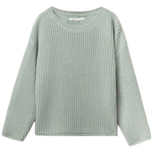 Suéter verde tejido para niña