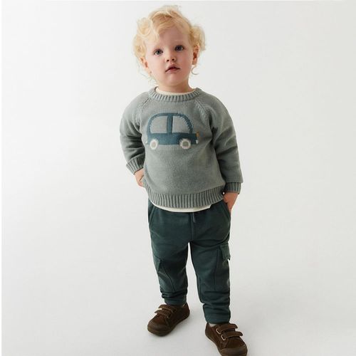 Suéter verde con diseño tejido para bebé niño