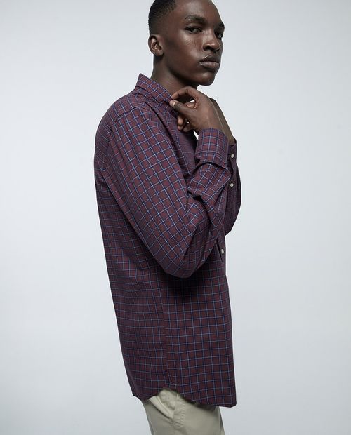 Camisa casual Sfera color vino cuadriculada para hombre