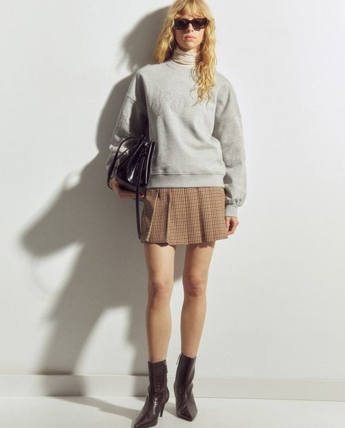 Suéter Sfera pull over gris para mujer